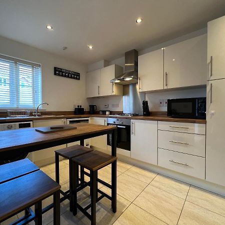 The Belfry 3 Bedrooms 2 Bathrooms Contractors & Family Higham Ferrers Exteriör bild