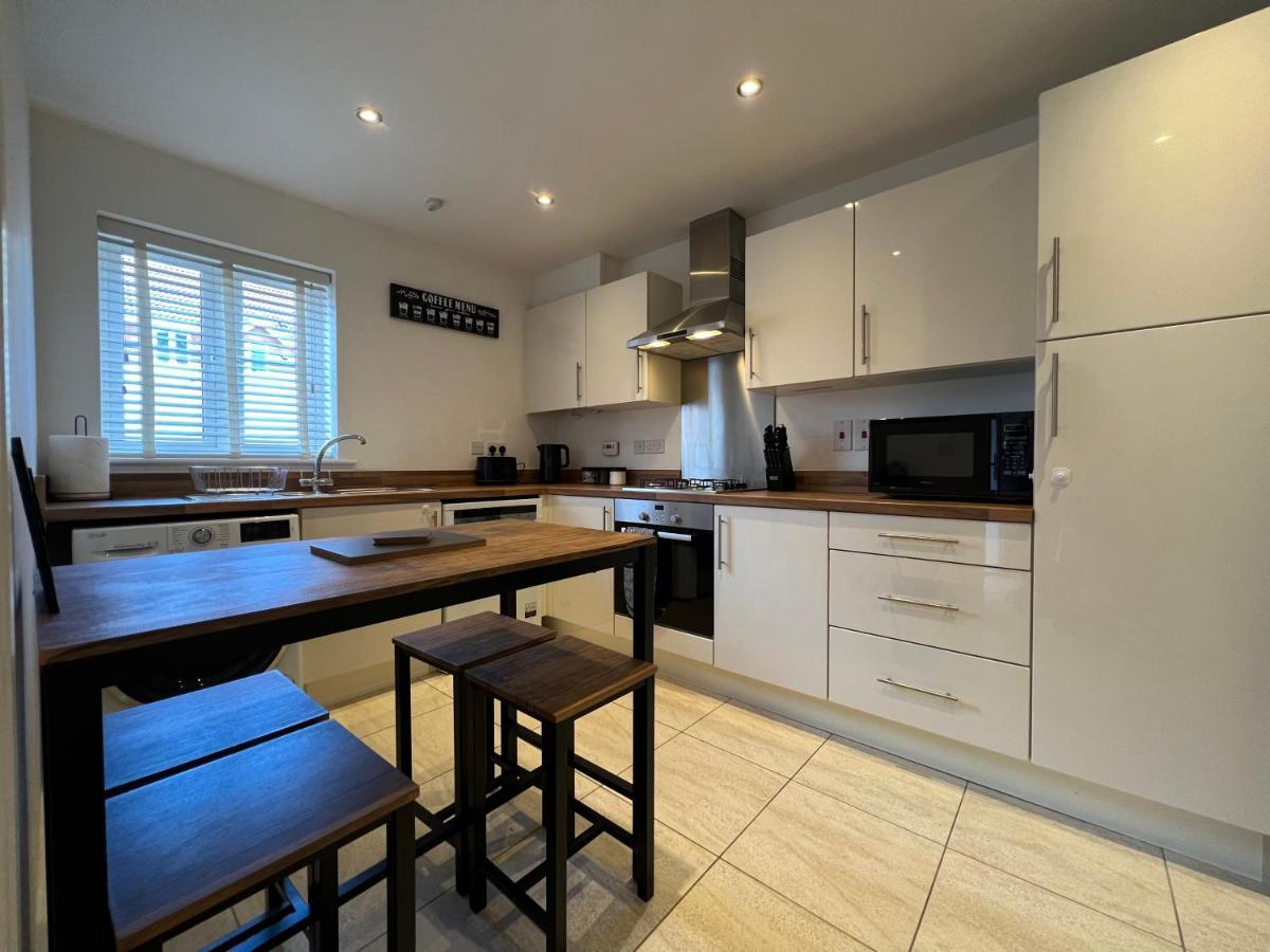 The Belfry 3 Bedrooms 2 Bathrooms Contractors & Family Higham Ferrers Exteriör bild