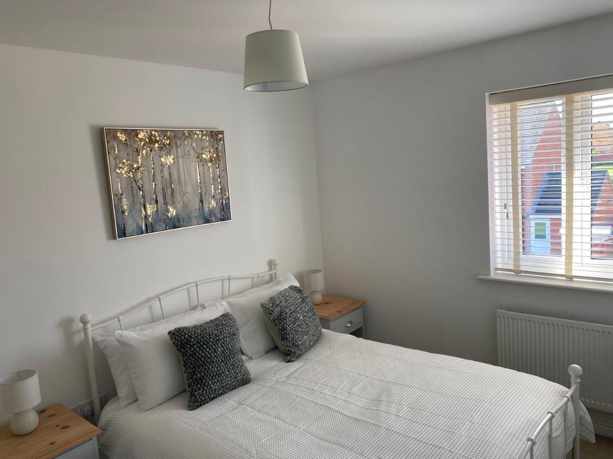 The Belfry 3 Bedrooms 2 Bathrooms Contractors & Family Higham Ferrers Exteriör bild
